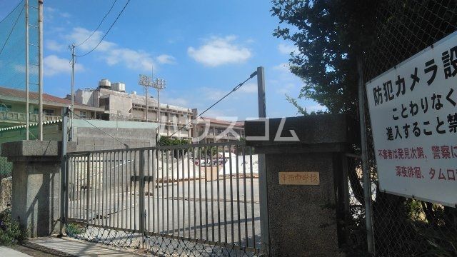 中学校　浦添市立仲西中学校（中学校）まで475m