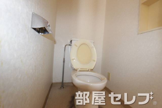 トイレ　考え事でも。