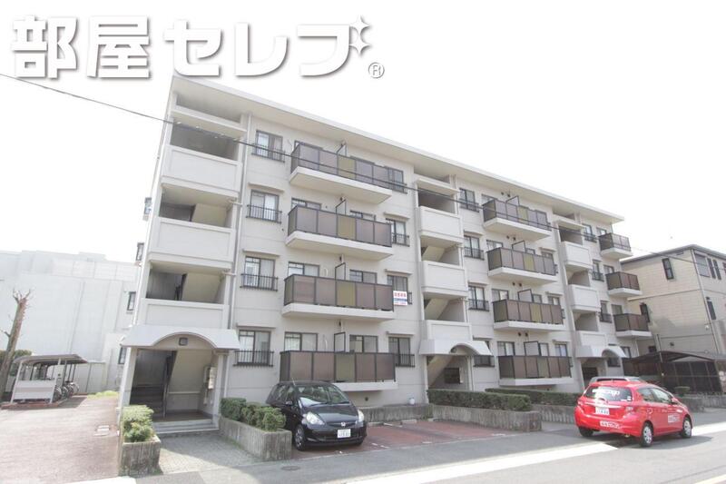 建物外観　ホワイト基調の建物です。