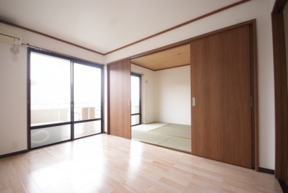 居室・リビング　※別号室の写真です