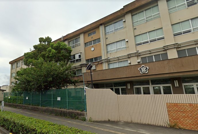 小学校　和歌山市立宮小学校（小学校）まで720m