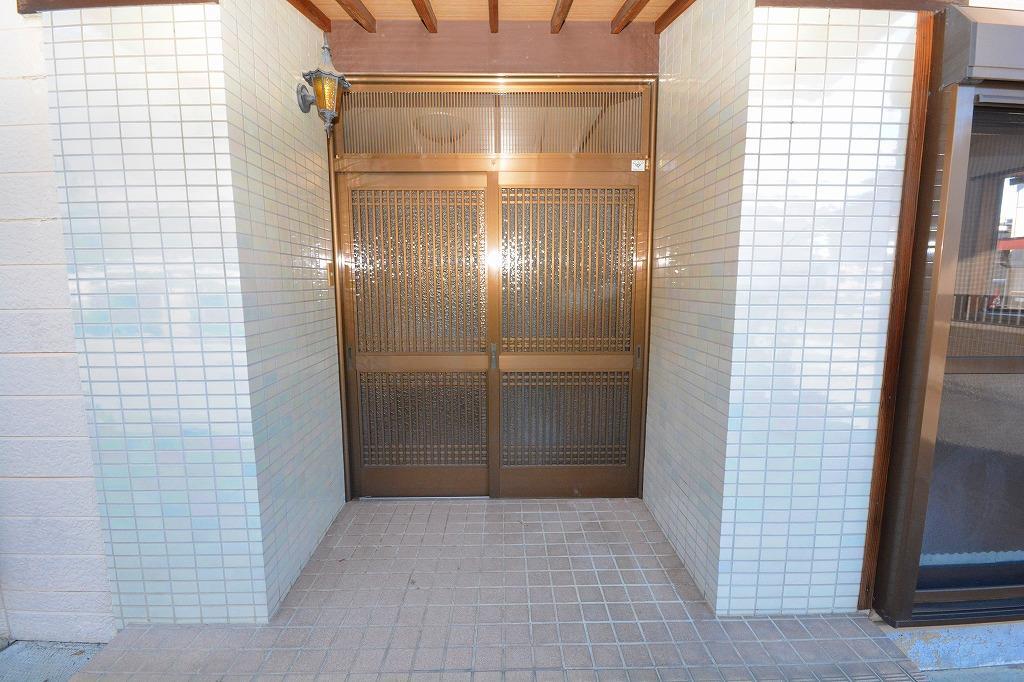 【相生町1丁目足中戸建の玄関】