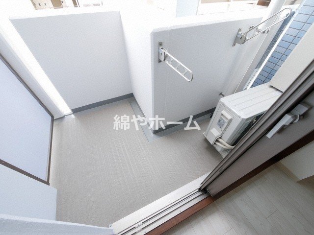 バルコニー　外からの目が気にならないバルコニーで洗濯物が干せます