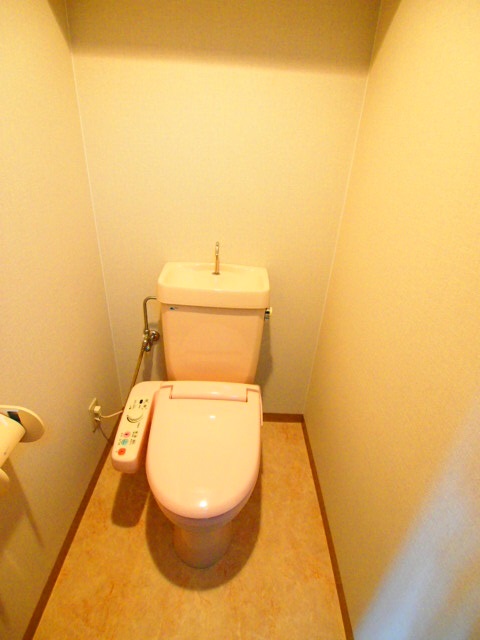 トイレ　ウォシュレット機能付き♪