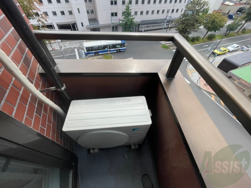 バルコニー　バルコニーです。洗濯物を干すもよし、一息つくもよしですね。