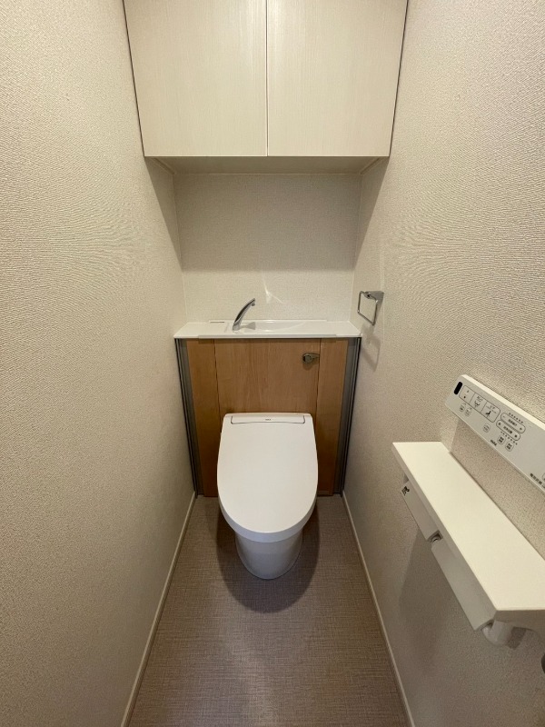 トイレ　温水洗浄暖房便座