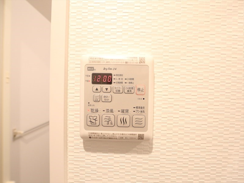 その他設備　浴室暖房乾燥機付き