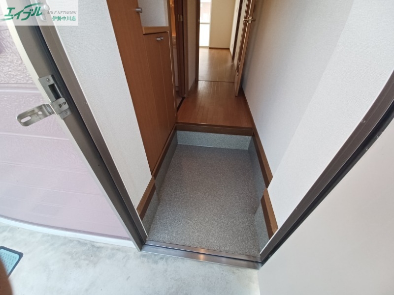 玄関　同物件別室の写真です。