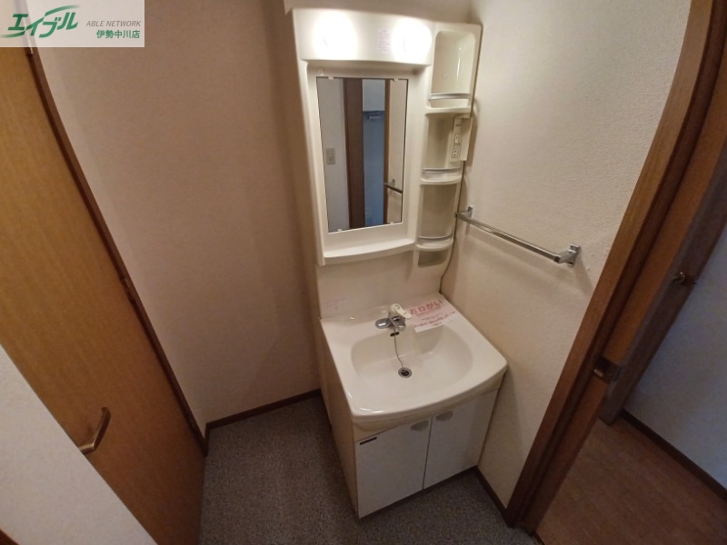 洗面設備　同物件別室の写真です。