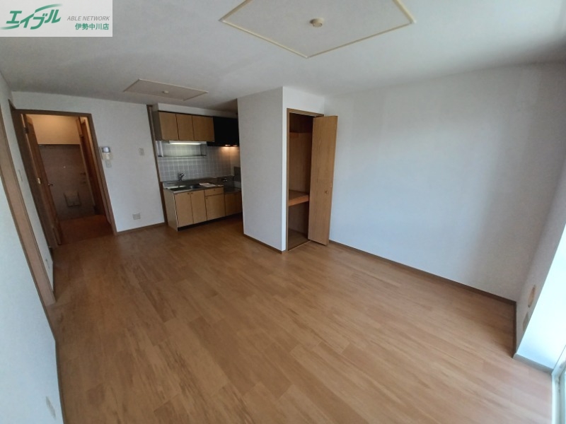 居室・リビング　同物件別室の写真です。