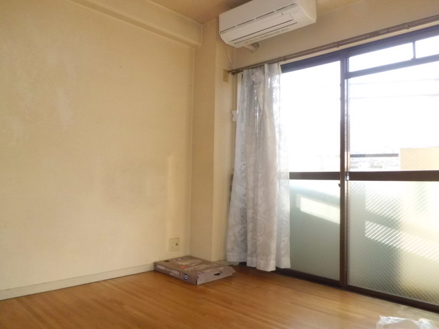 居室・リビング　こちらの居間で趣味の時間をお楽しみください