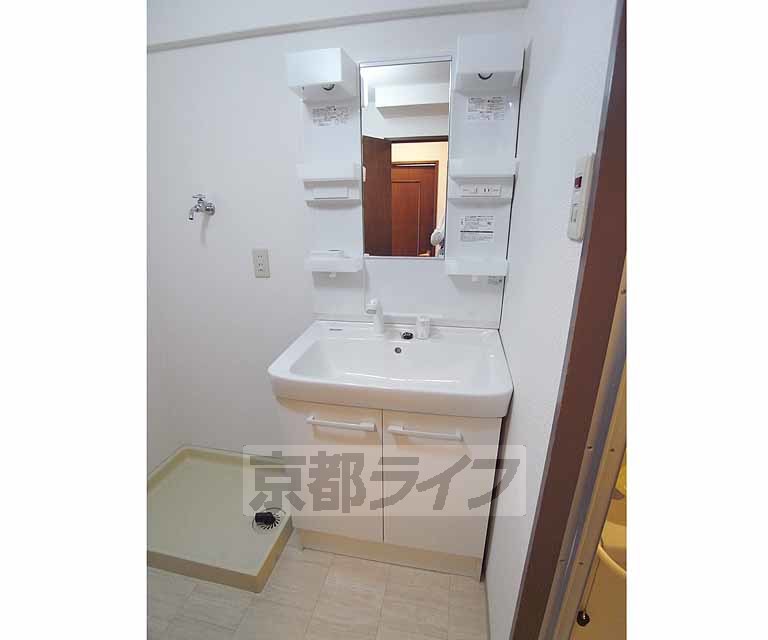 洗面設備　大きめの独立洗面