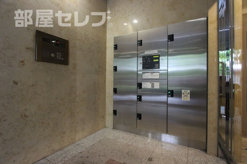 ロビー　忙しい方に便利な宅配ボックスです