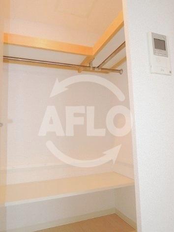 収納　プレサンス本町プライム　ウォークインクローゼット