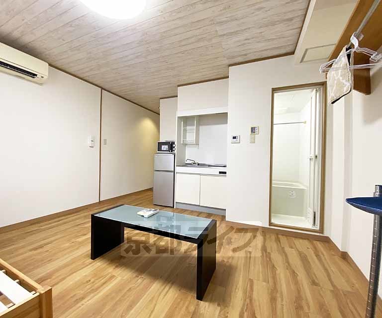 居室・リビング　落ち着いた雰囲気のお部屋です