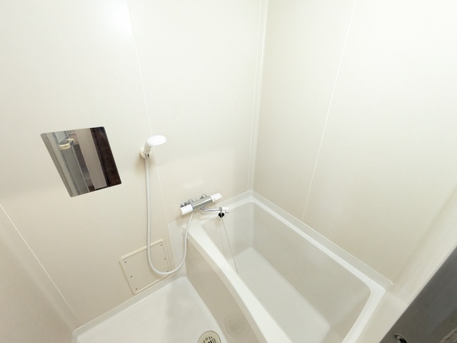 バス・シャワールーム　ゆったりお寛ぎいただけるバスルームです。