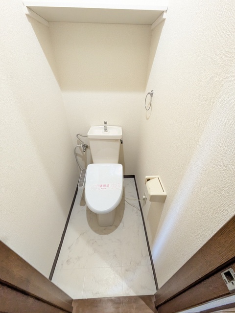 トイレ　温水洗浄付きのトイレです。
