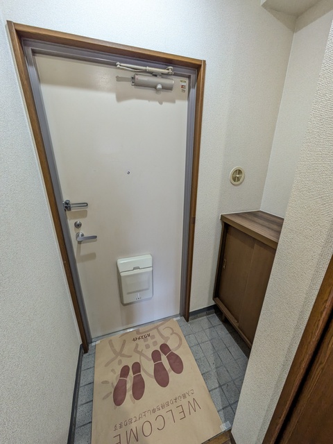 玄関　シックな作りの玄関です。