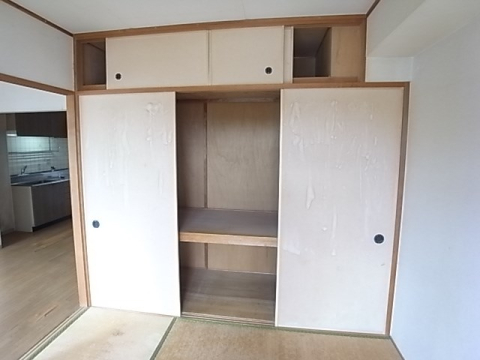 収納　改装前です。きれいなお部屋になります。