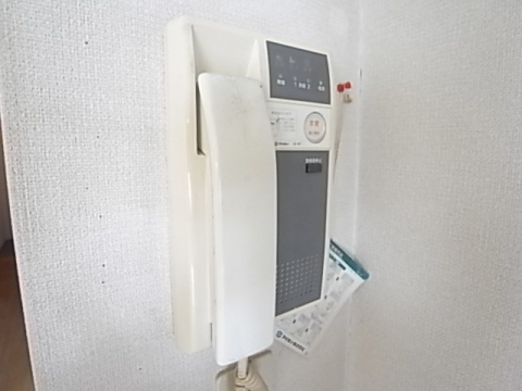 セキュリティ　改装前です。きれいなお部屋になります。