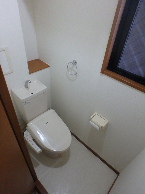 トイレ　写真は同型タイプ