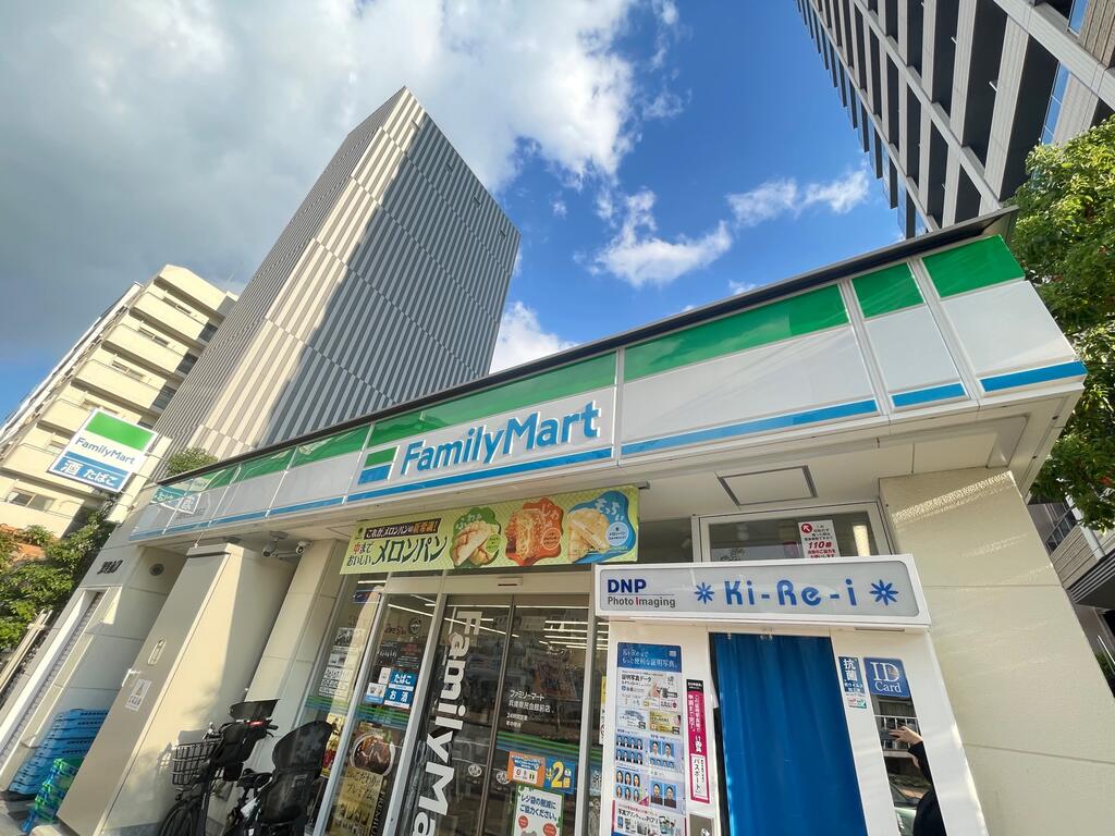 コンビニ　ファミリーマート兵庫県民会館前店（コンビニ）まで449m