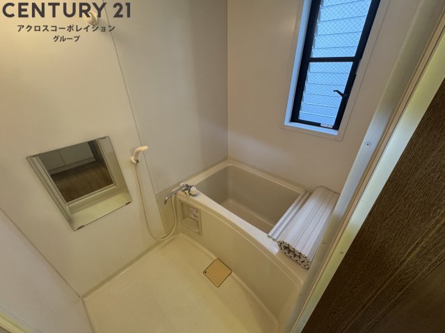 バス・シャワールーム　窓があるので換気が楽々！