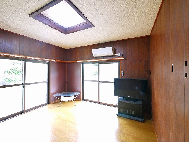 居室・リビング　こちらのリビングで趣味の時間をお楽しみください