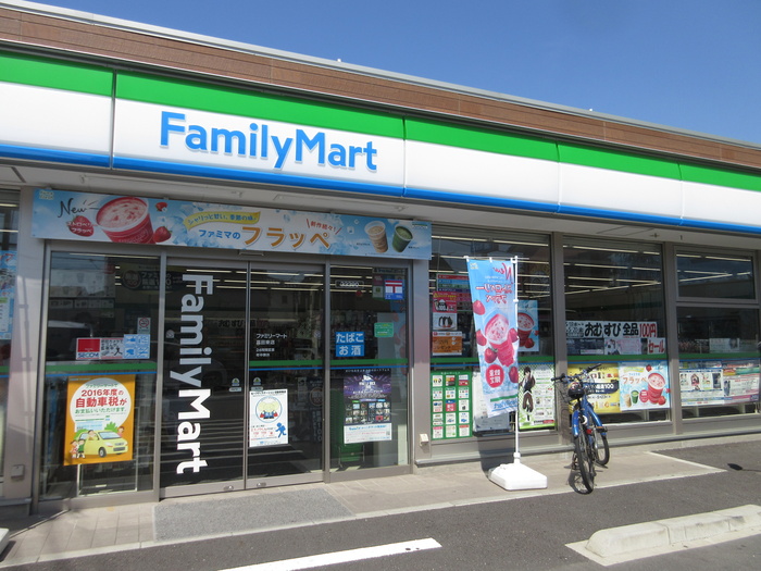 コンビニ　ファミリーマート（コンビニ）まで130m