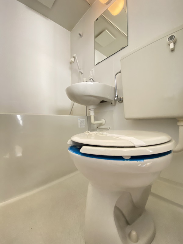 トイレ　別部屋の参考写真となります