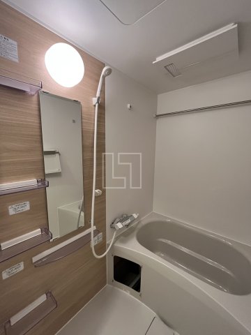 バス・シャワールーム　セレニテ本町東リアン　バスルーム