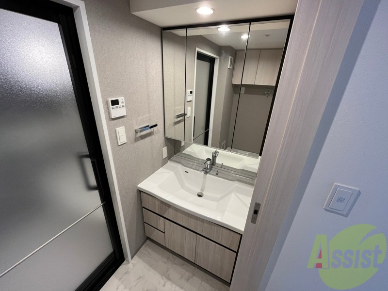 洗面設備　大きくて使いやすそうな独立洗面台になっています。