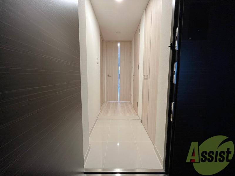 玄関　玄関の様子です。明るい印象ですね。気分もあがりそう。