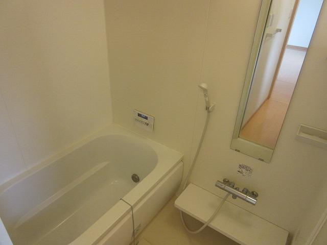 バス・シャワールーム　※写真は同じ建物の別部屋のものです。