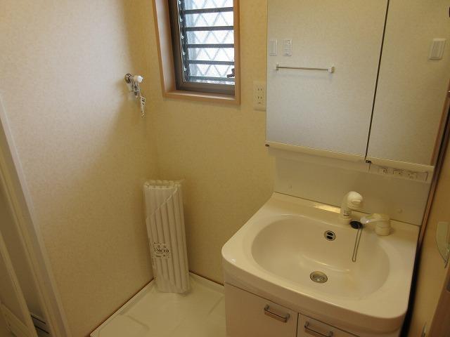 洗面設備　※写真は同じ建物の別部屋のものです。