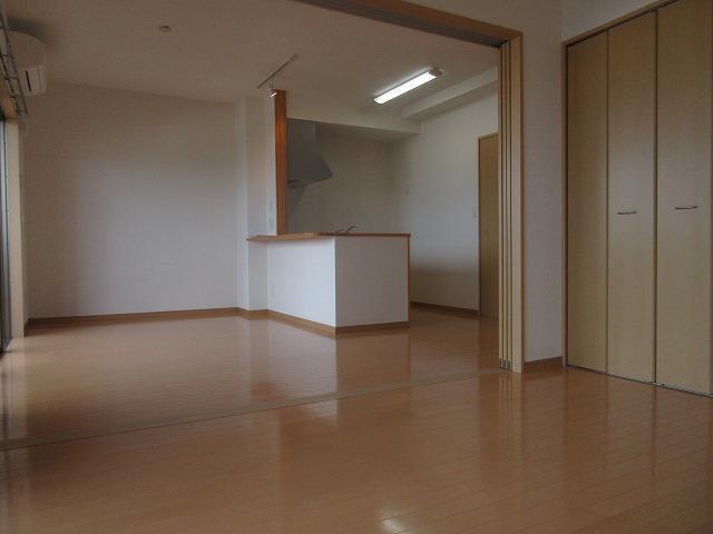 居室・リビング　※写真は同じ建物の別部屋のものです。