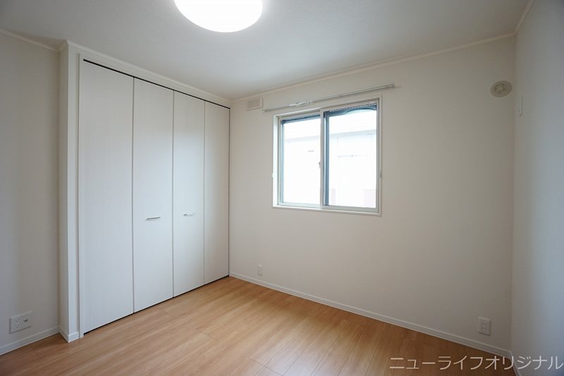 その他部屋・スペース　天井の高さを活かした収納があり居室空間を広く使えます☆