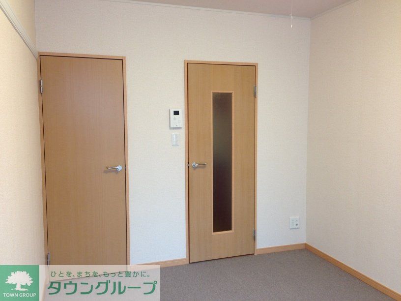 その他部屋・スペース　ナチュラルな木目と白を基調とした室内