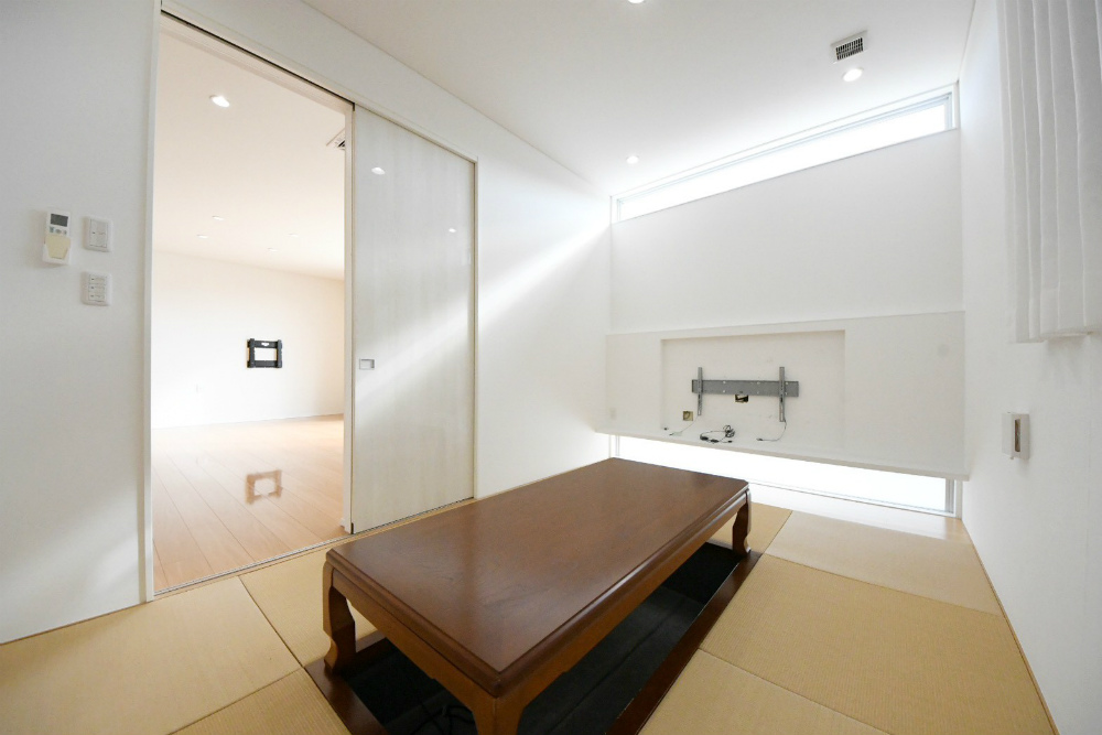 バルコニー　1階、和室、掘りごたつ付きです。