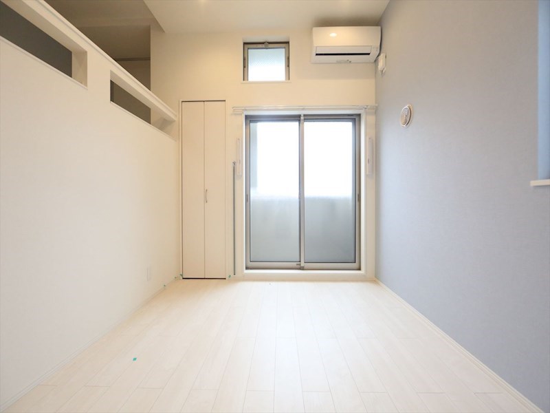 バルコニー　洋室6帖　ロフト4.6帖（収納にも使えます）　同仕様写真