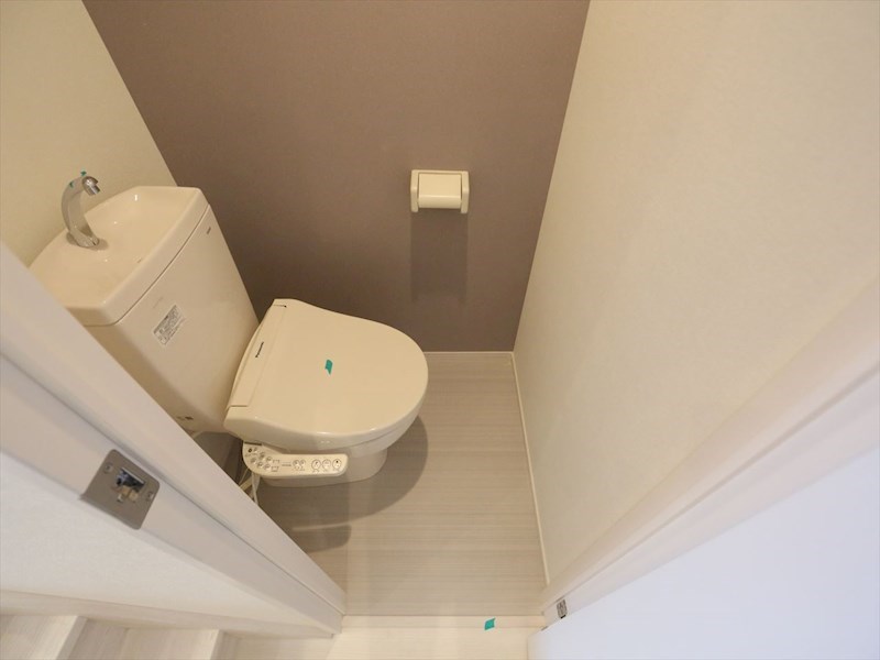 トイレ　温水洗浄暖房便座付トイレ　同仕様写真