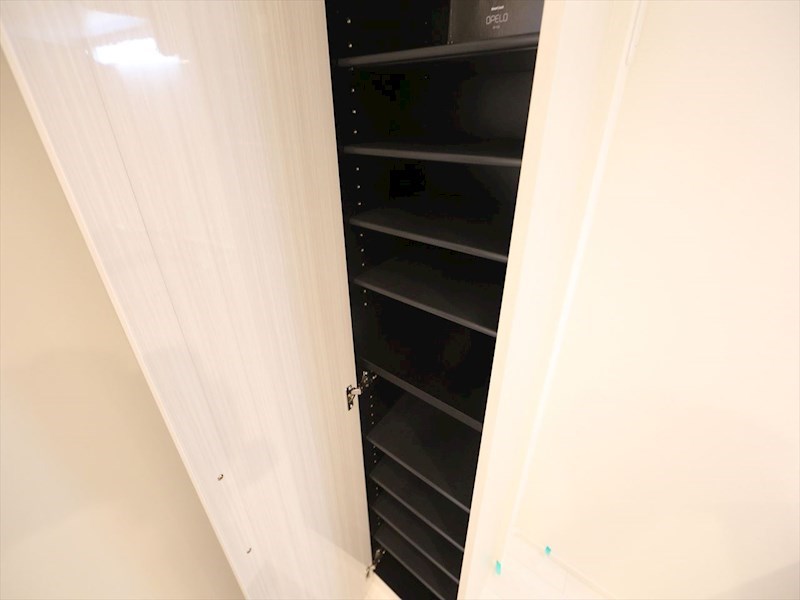 玄関　玄関　シューズボックス付（収納充実してます）　同仕様写真