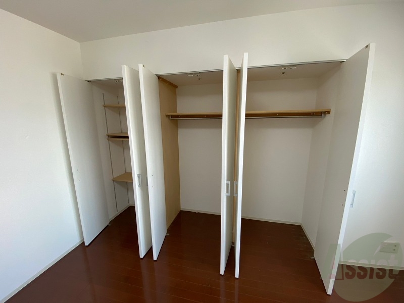 収納　ウォークインクローゼットです。お洋服も沢山入りそうですね。