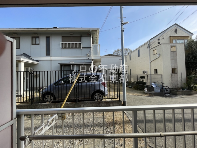 眺望　バルコニーからの景色です！圧迫感がないので暮らしやすい♪