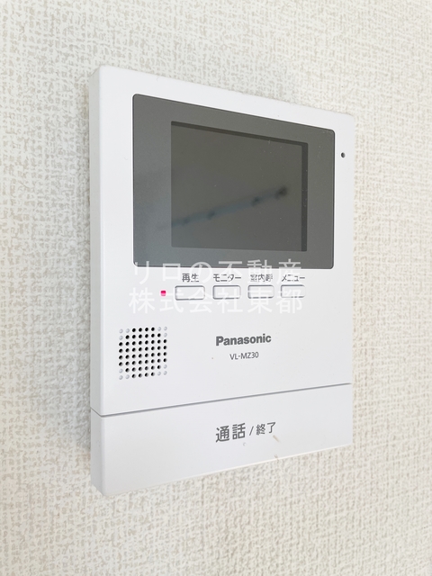 セキュリティ　来訪者の姿を確認できるＴＶモニター付インターホン設置済です！