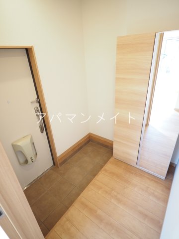玄関　広いスペースの玄関です