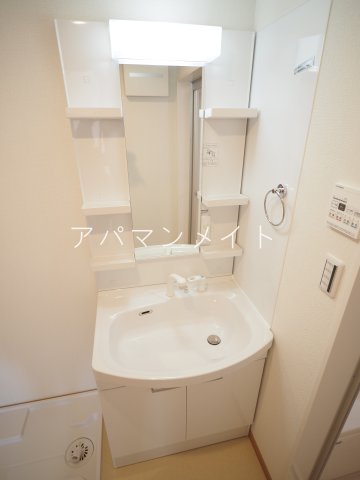 洗面設備　使いやすい洗面所です