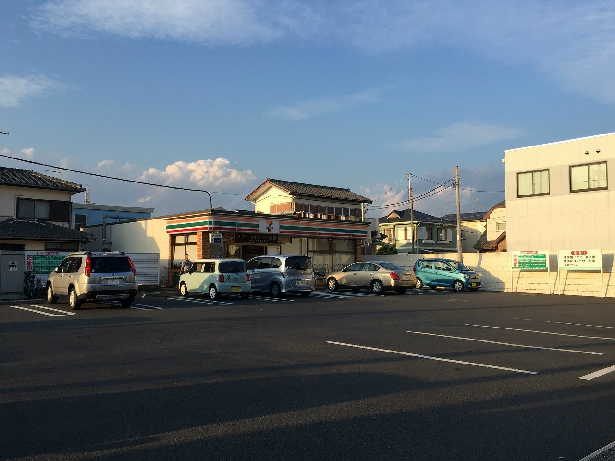コンビニ　セブンイレブン 茅ヶ崎本村3丁目店（コンビニ）まで267m