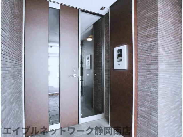 エントランス　清潔なエントランスです