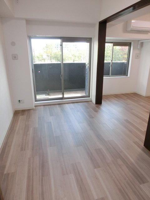 居室・リビング　同物件別号室の写真です。